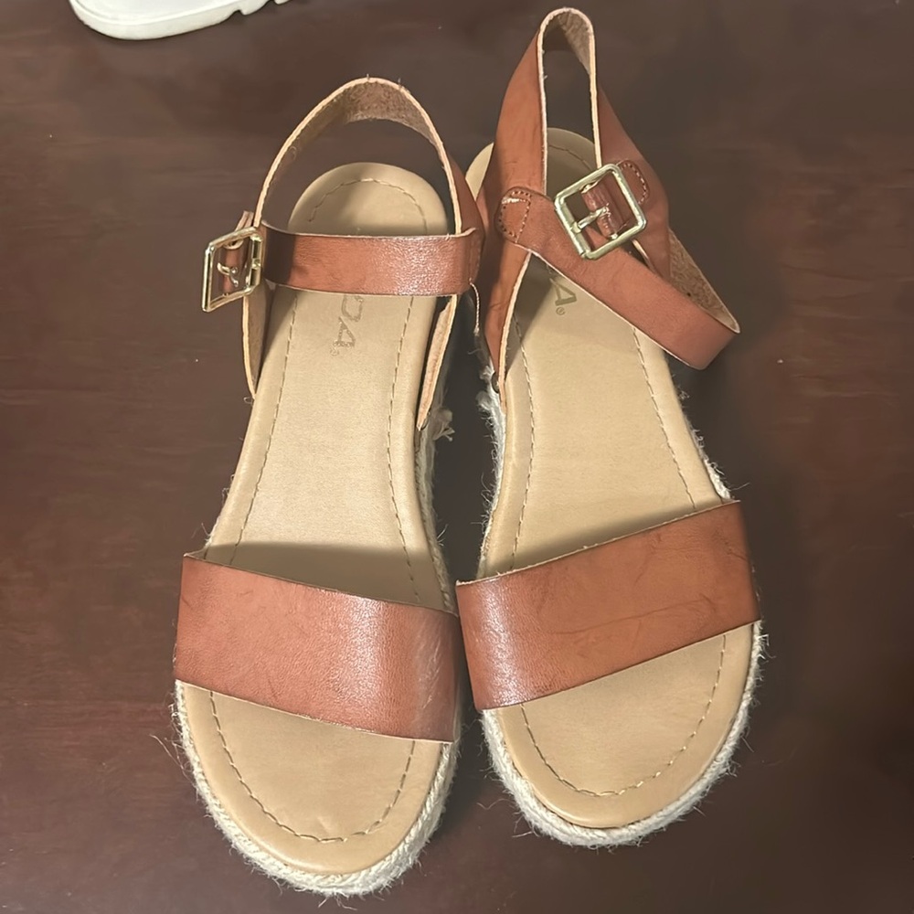 SODA tan wedges